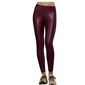 Carbon38‎ Regular Rise 7/8 Legging in Takara Shine Fig/Burgundy Large